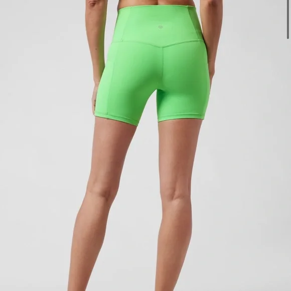 ATHLETA Salutation stash pocket II 5” short NWT neon Aloe - Picture 10 of 12